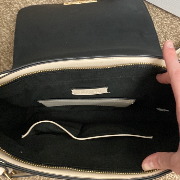 Neutral crossbody purse - Picture 4 of 5